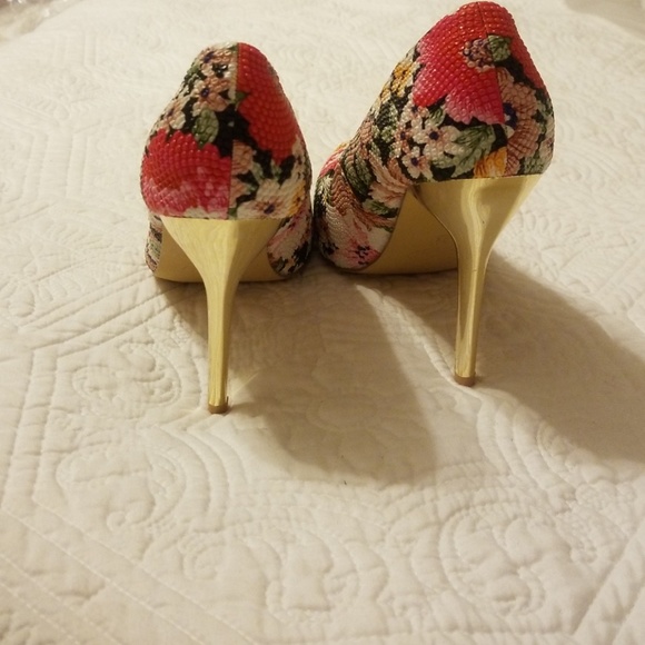 Shoes - Picture 4 of 4